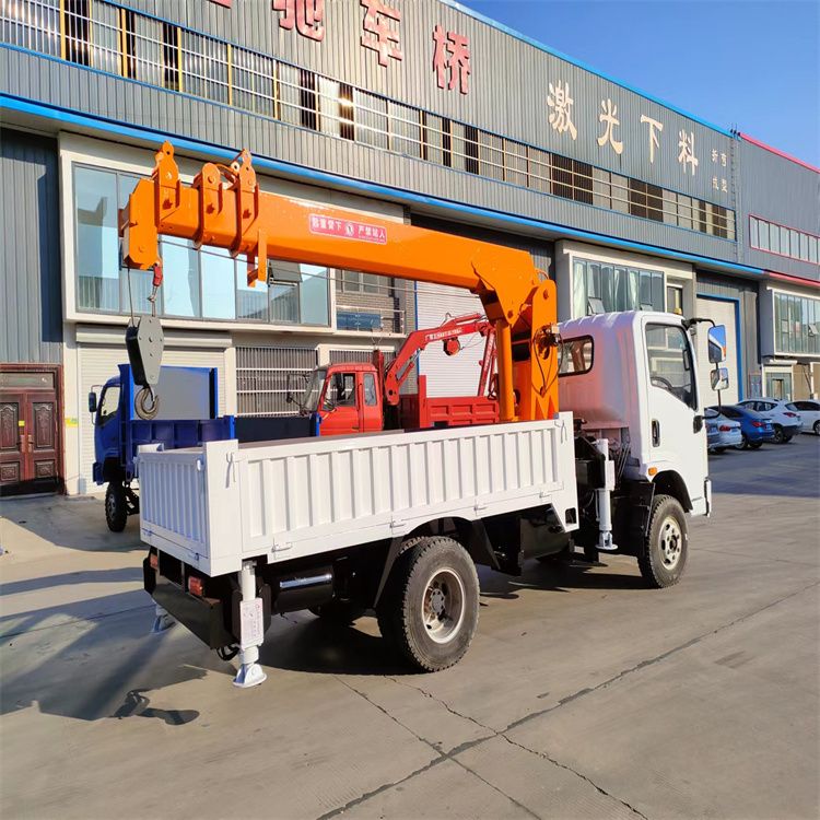 离石区三轮随车吊定制 农用改装机自备吊中瑞长期出售